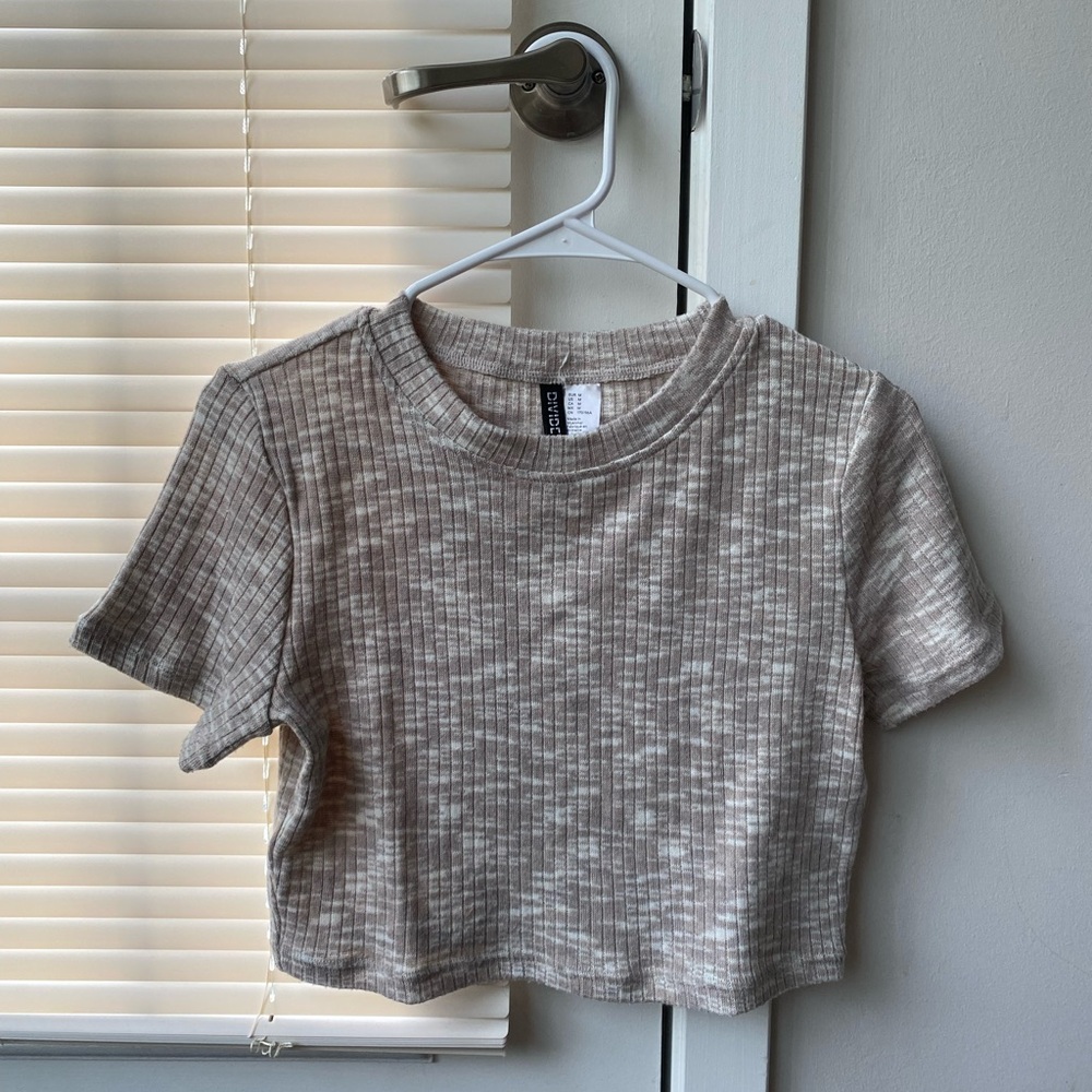 H&M Divided Ribbed Beige Short Sleeve Crop Top
